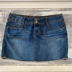 Y2k  Denim Mini Skirt Raw Hem Women’s SO   Juniors Size 7